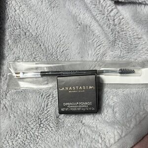 Anastasia Beverly Hills Dipbrow Pomade with Dual-Ended Brush
